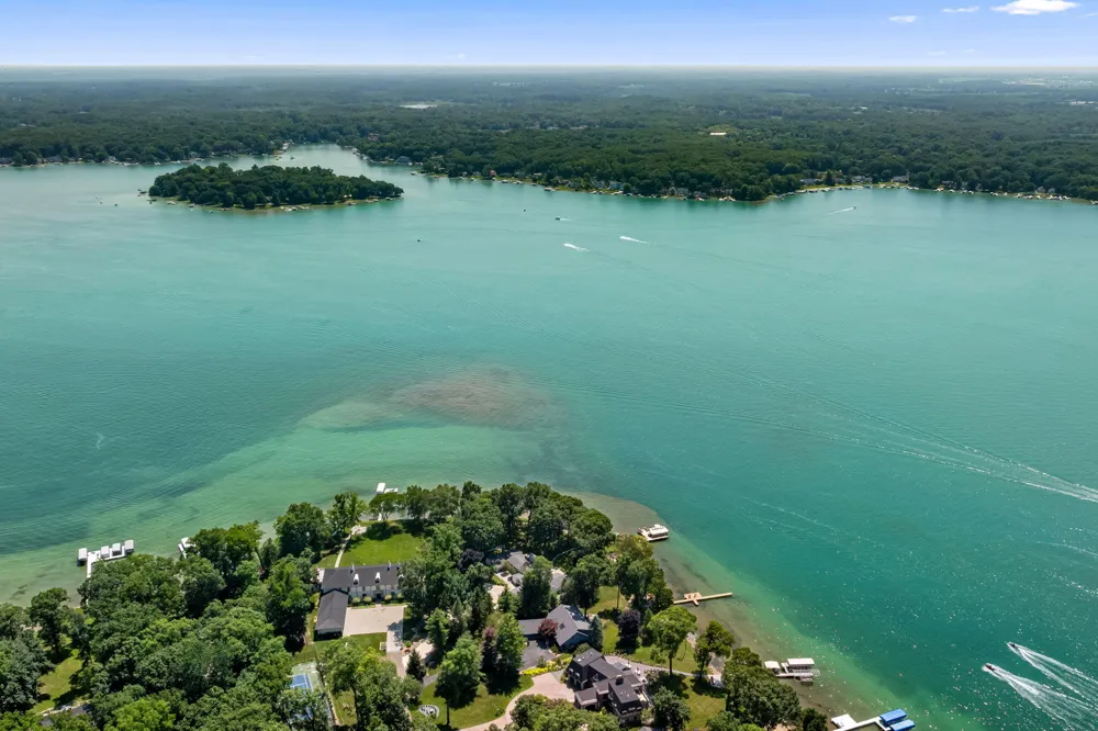 3052 Oakdale Avenue Hickory Corners, MI 49060
