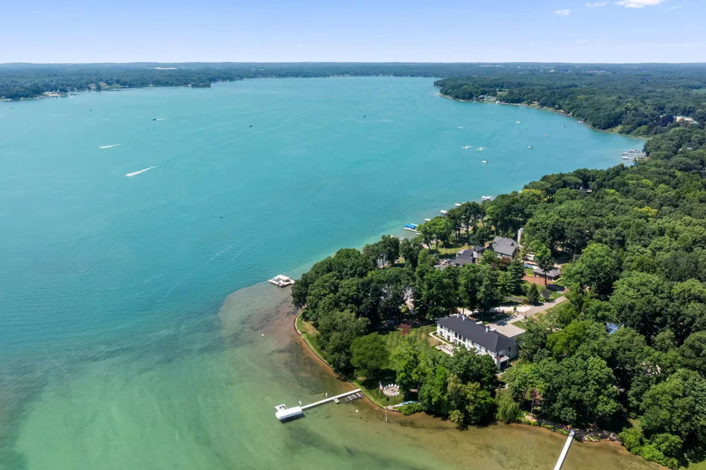 3052 Oakdale Avenue Hickory Corners, MI 49060