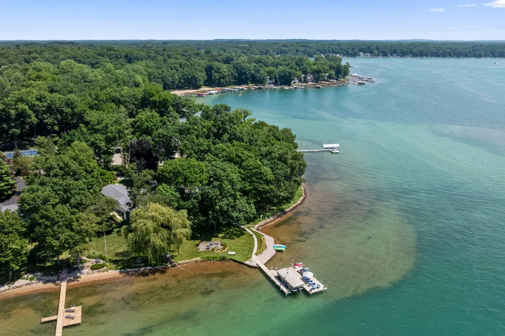 3052 Oakdale Avenue Hickory Corners, MI 49060