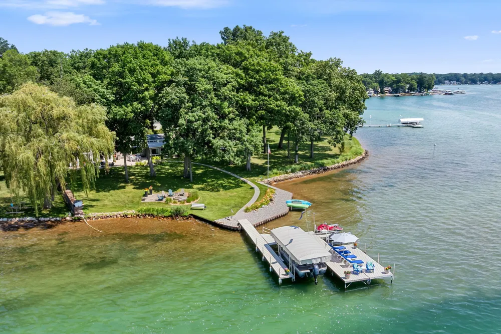 3052 Oakdale Avenue Hickory Corners, MI 49060