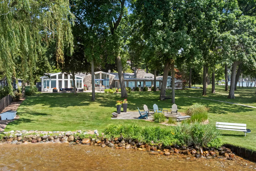 3052 Oakdale Avenue Hickory Corners, MI 49060
