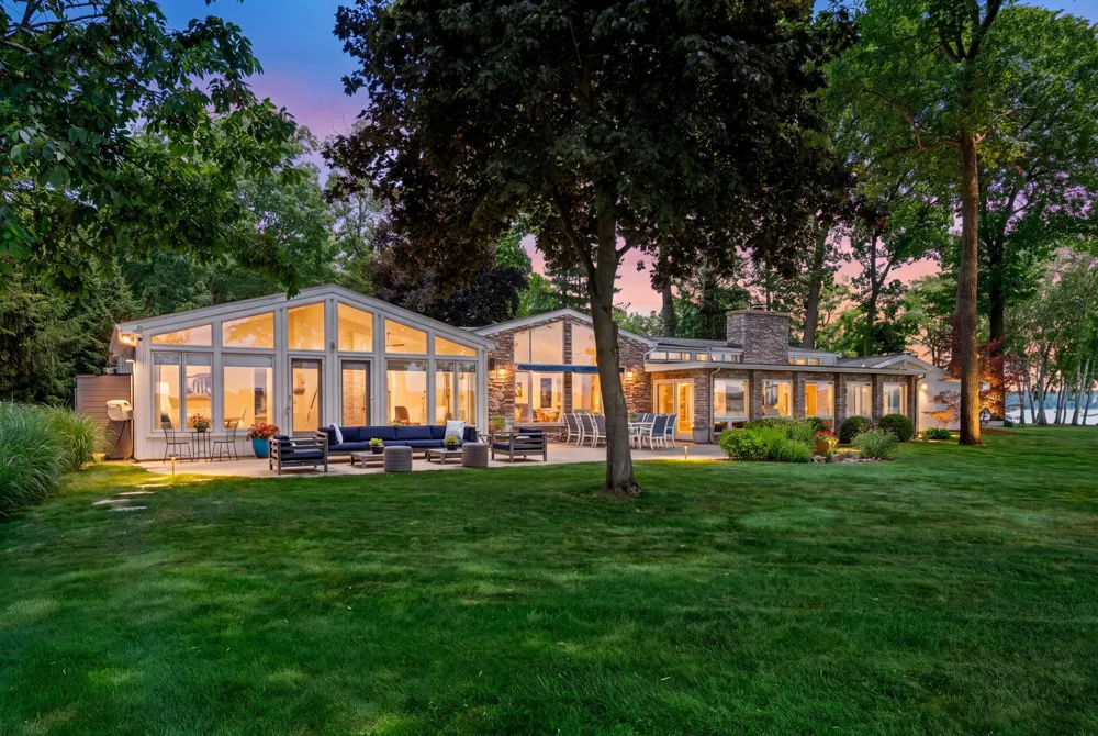 3052 Oakdale Avenue Hickory Corners, MI 49060