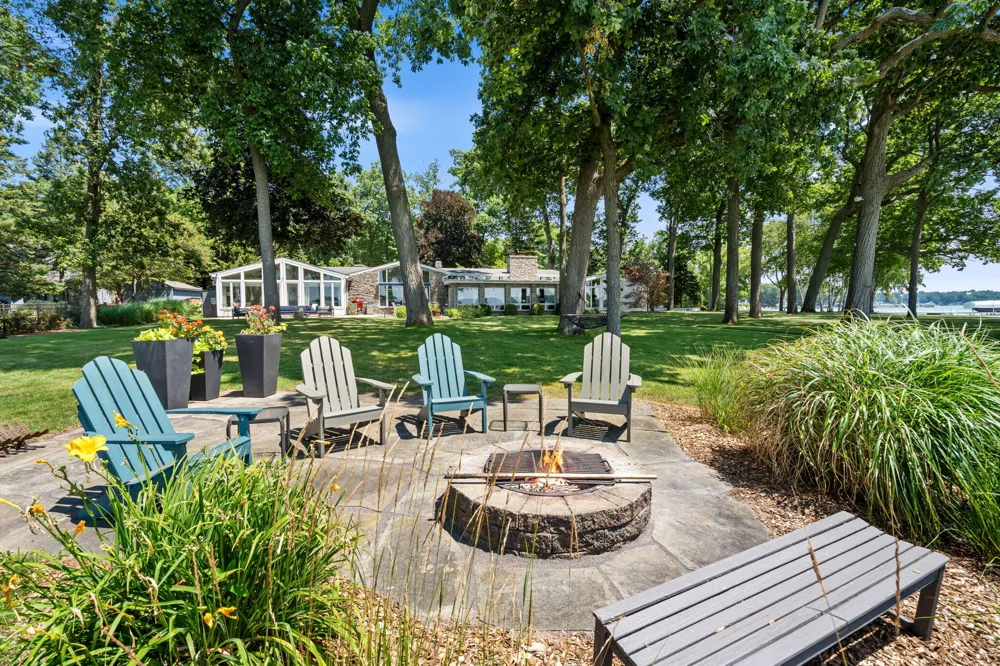3052 Oakdale Avenue Hickory Corners, MI 49060