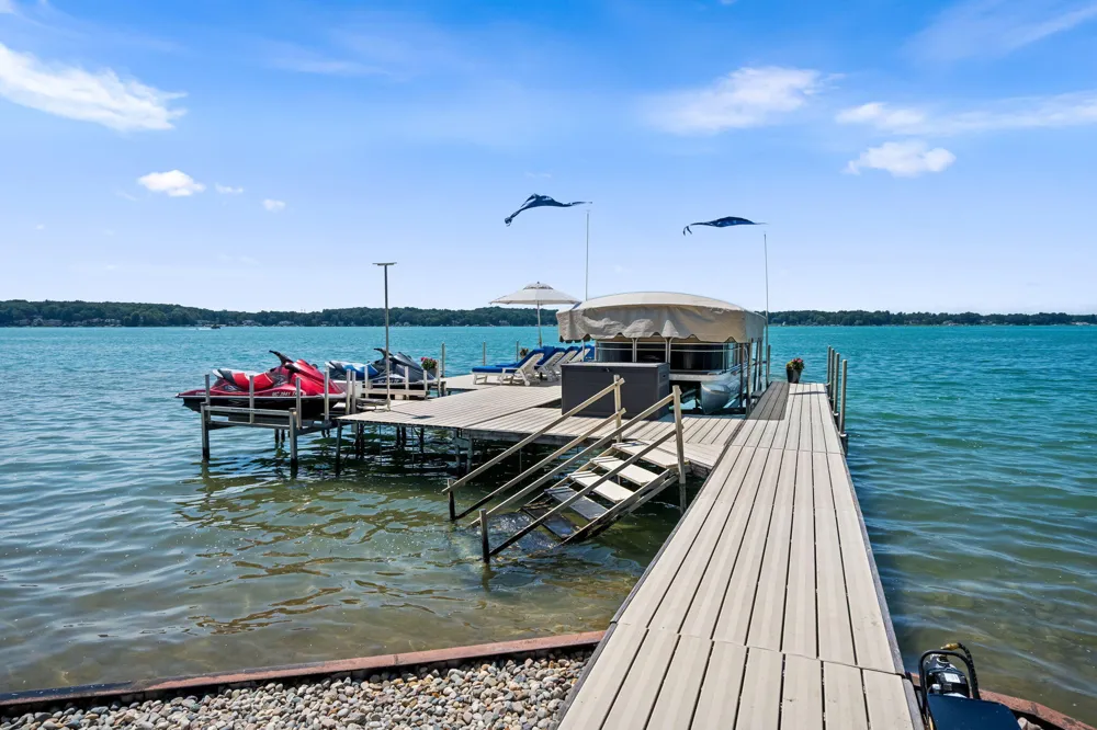 3052 Oakdale Avenue Hickory Corners, MI 49060