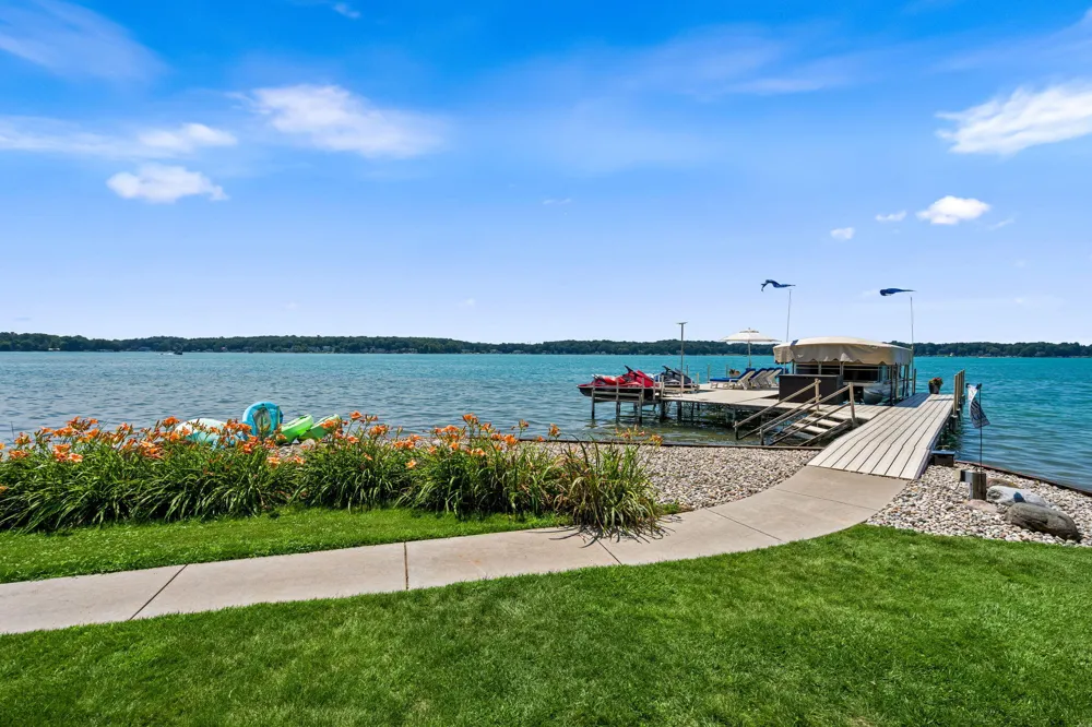 3052 Oakdale Avenue Hickory Corners, MI 49060