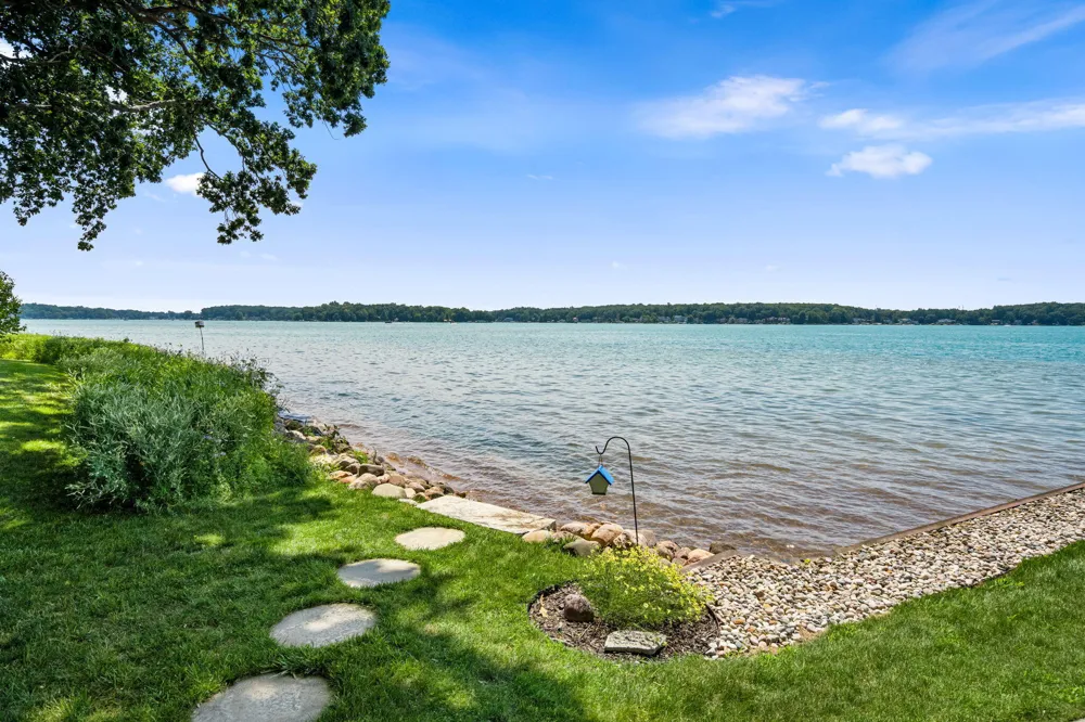 3052 Oakdale Avenue Hickory Corners, MI 49060