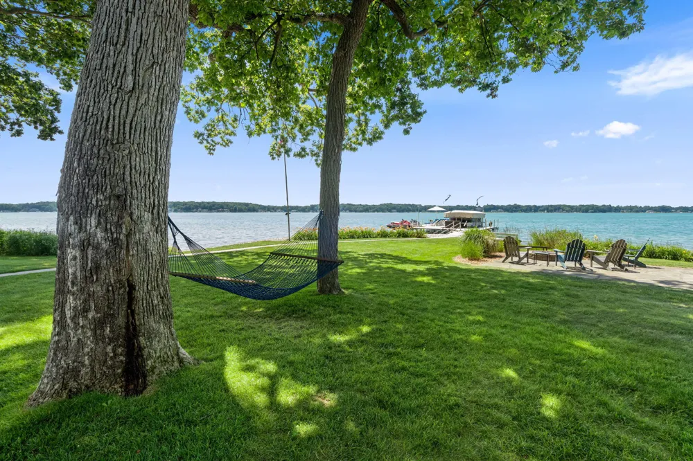 3052 Oakdale Avenue Hickory Corners, MI 49060