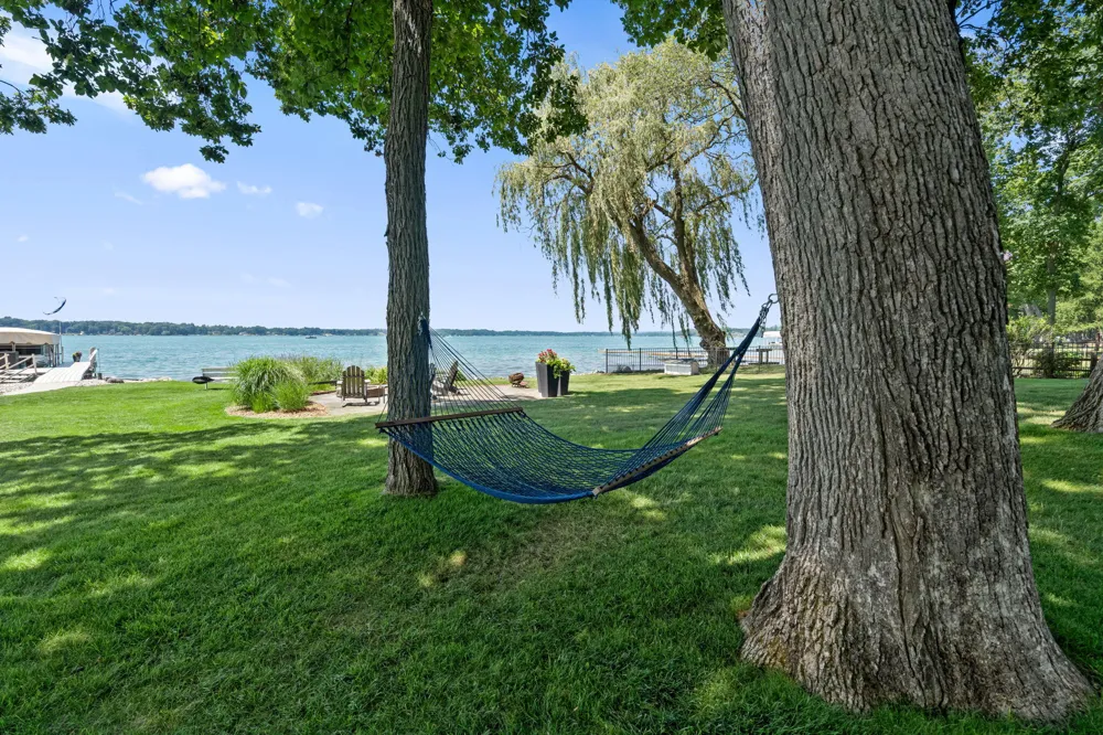3052 Oakdale Avenue Hickory Corners, MI 49060