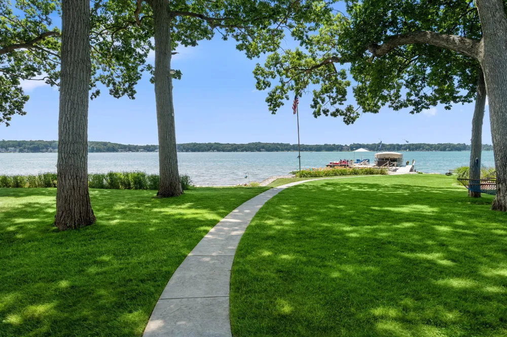 3052 Oakdale Avenue Hickory Corners, MI 49060