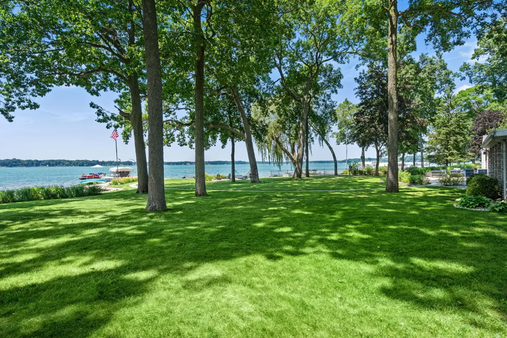 3052 Oakdale Avenue Hickory Corners, MI 49060