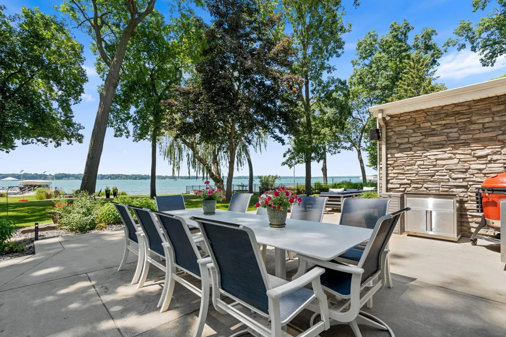 3052 Oakdale Avenue Hickory Corners, MI 49060