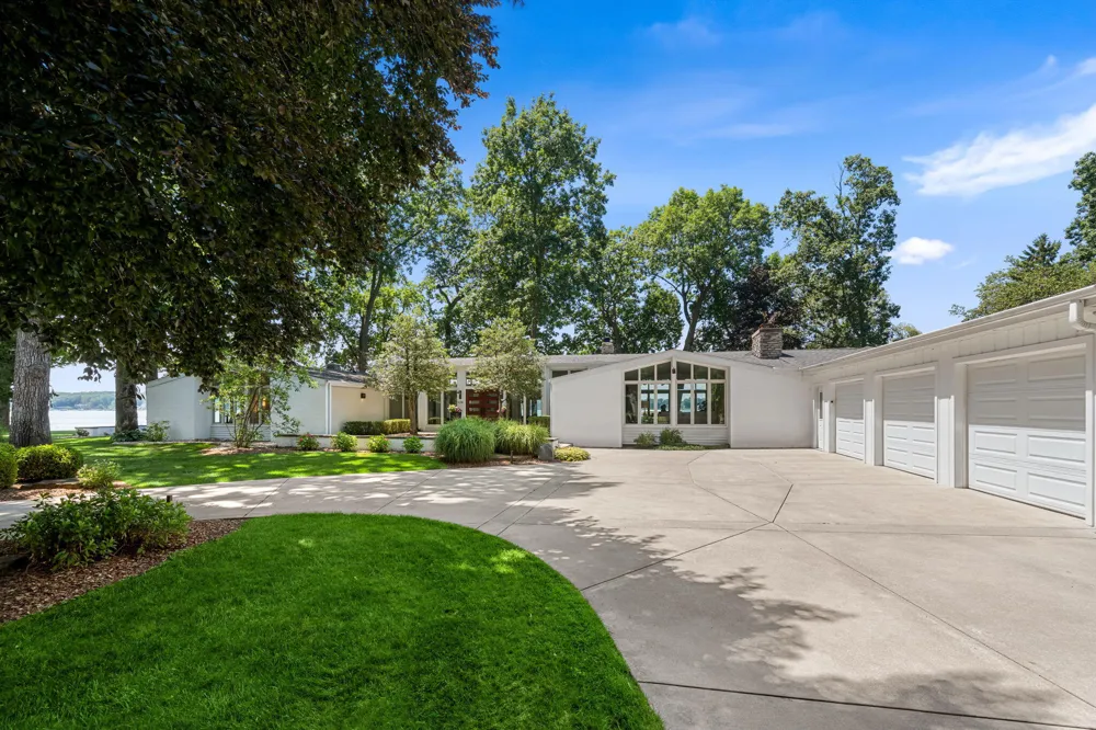 3052 Oakdale Avenue Hickory Corners, MI 49060