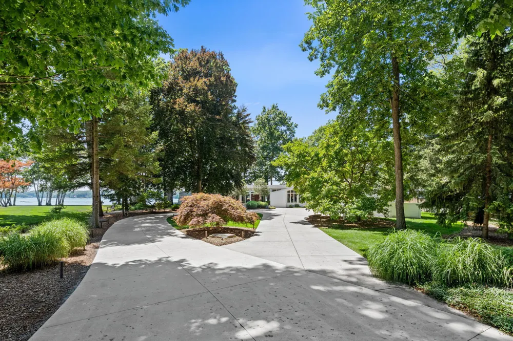3052 Oakdale Avenue Hickory Corners, MI 49060