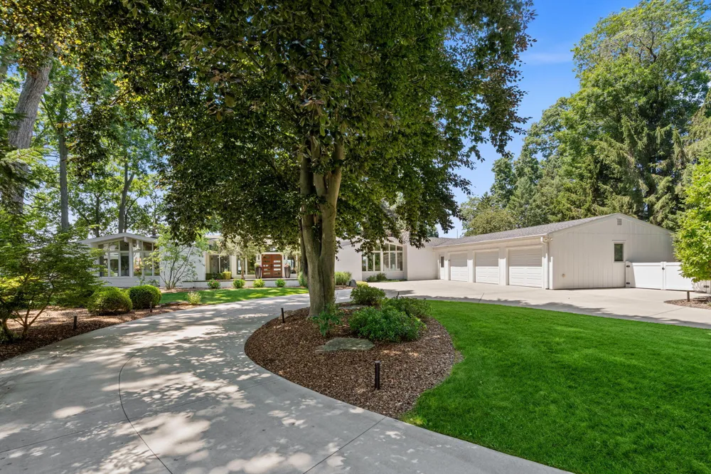 3052 Oakdale Avenue Hickory Corners, MI 49060