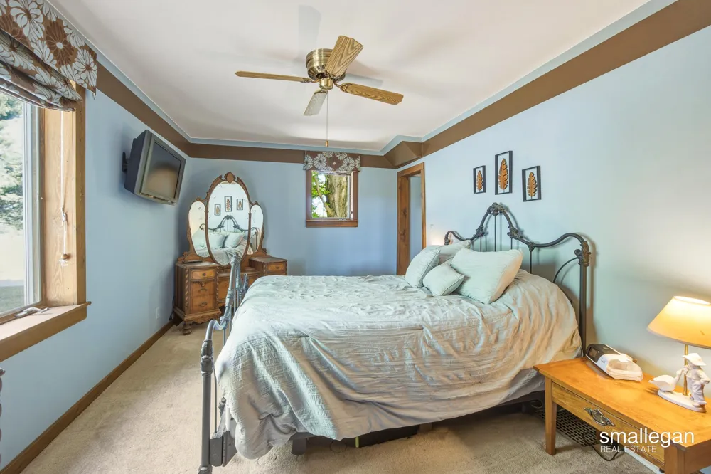 14960 White Creek Avenue NE Solon Township, MI 49319