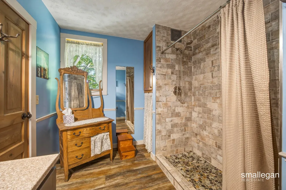 14960 White Creek Avenue NE Solon Township, MI 49319