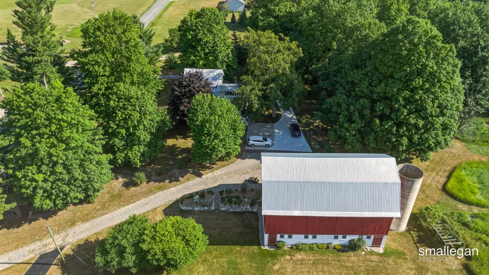 14960 White Creek Avenue NE Solon Township, MI 49319