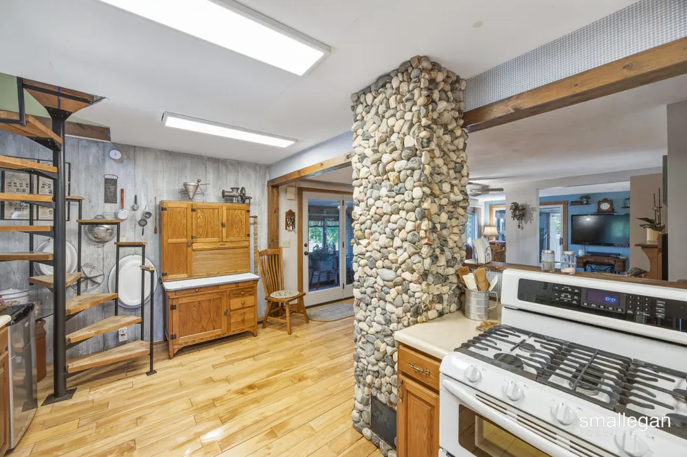 14960 White Creek Avenue NE Solon Township, MI 49319