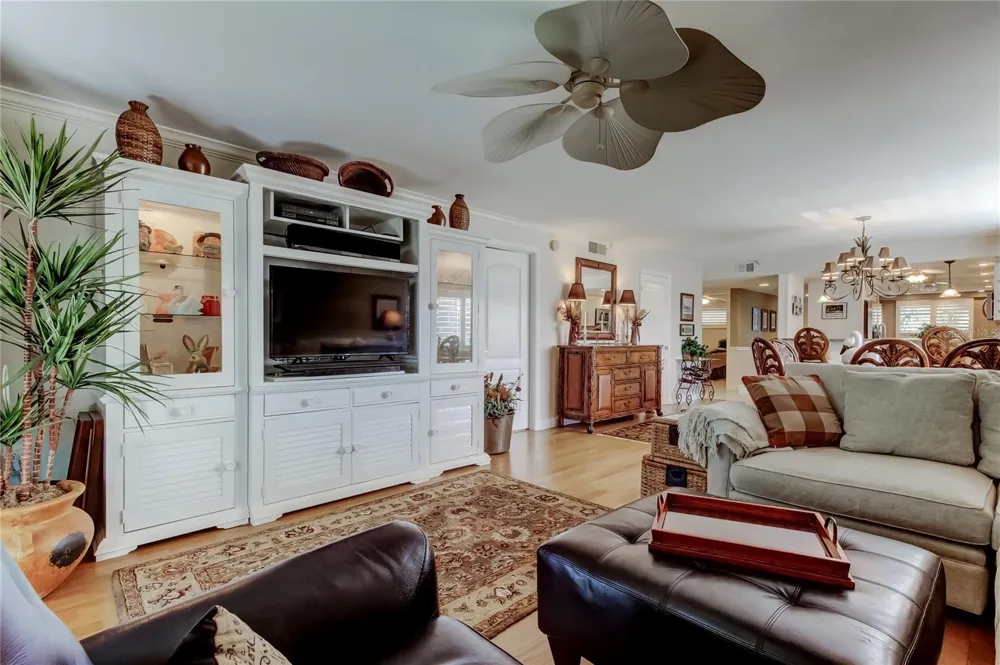 9450 HARBOR GREENS WAY #301 Seminole, FL 33776