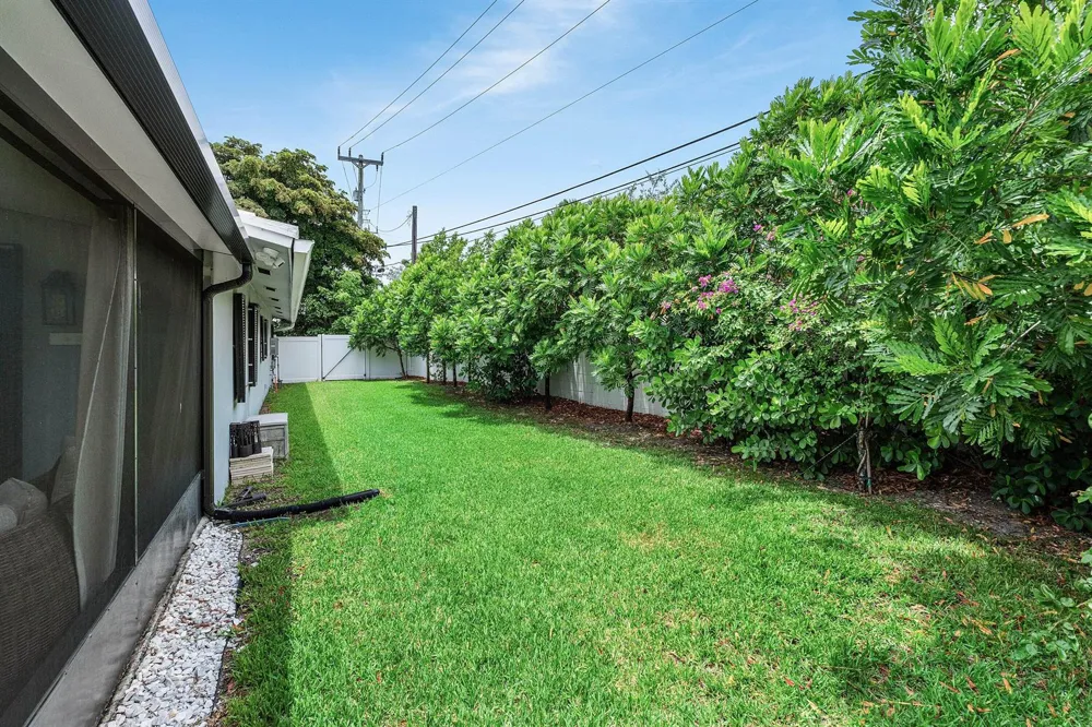 3203 NE 6th Boca Raton, FL 33431