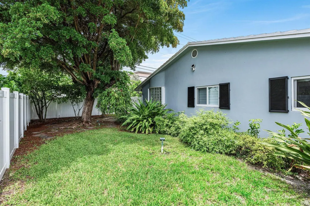 3203 NE 6th Boca Raton, FL 33431