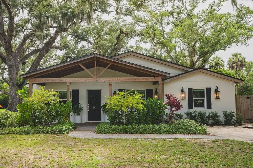 216 18TH STREET E Bradenton, FL 34208