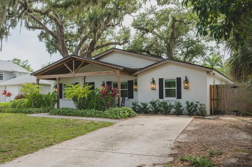 216 18TH STREET E Bradenton, FL 34208