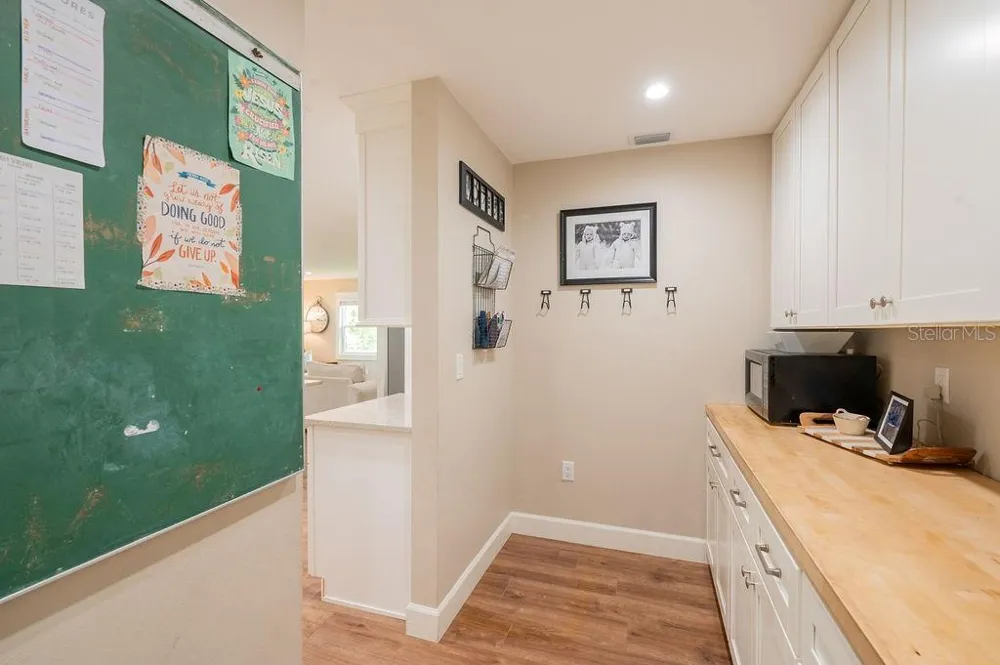 216 18TH STREET E Bradenton, FL 34208