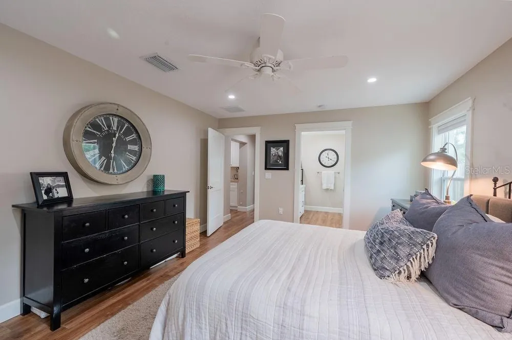 216 18TH STREET E Bradenton, FL 34208