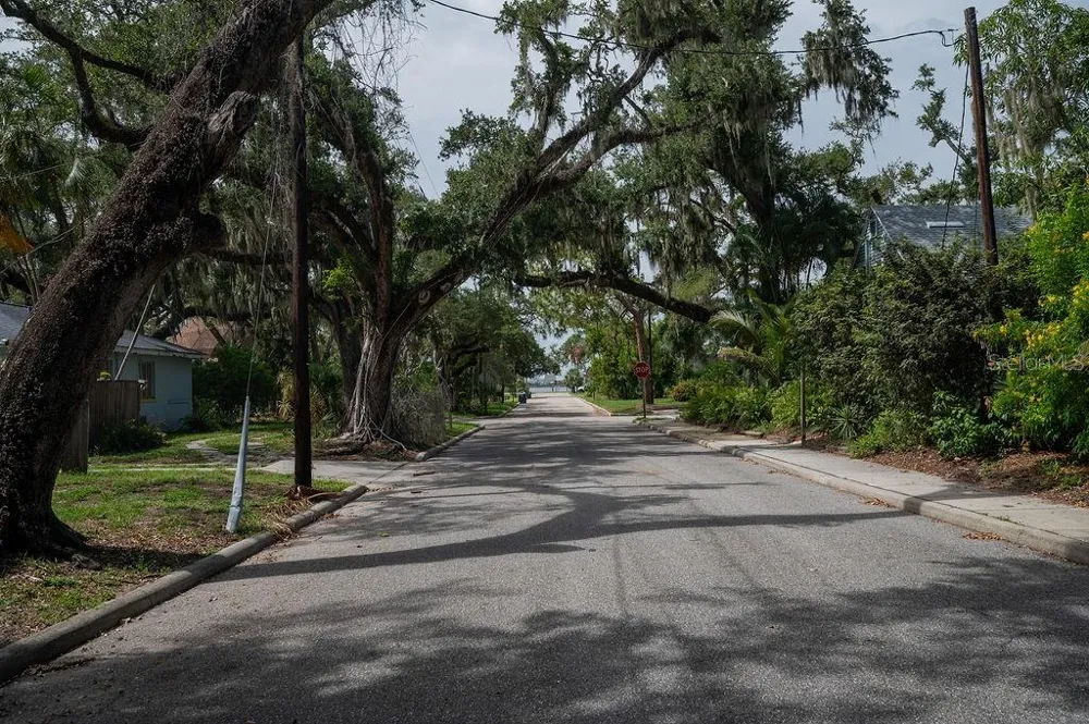 216 18TH STREET E Bradenton, FL 34208