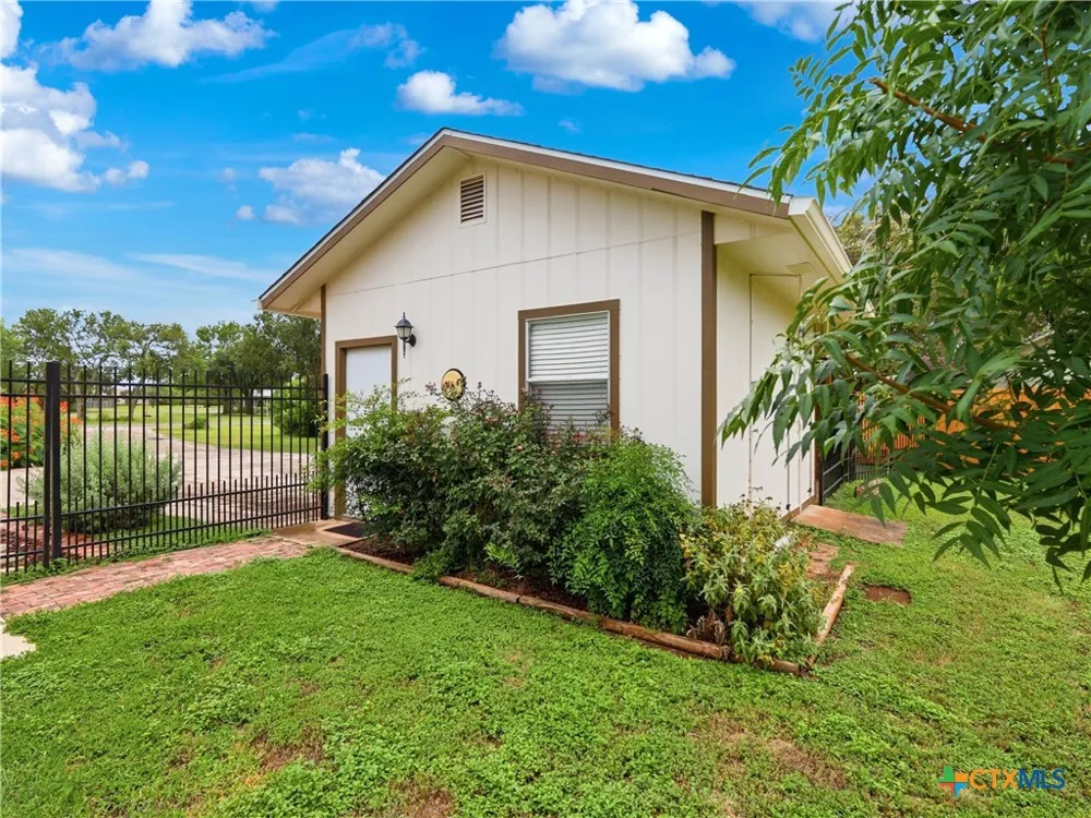 2402 Welsch Lane New Braunfels, TX 78132