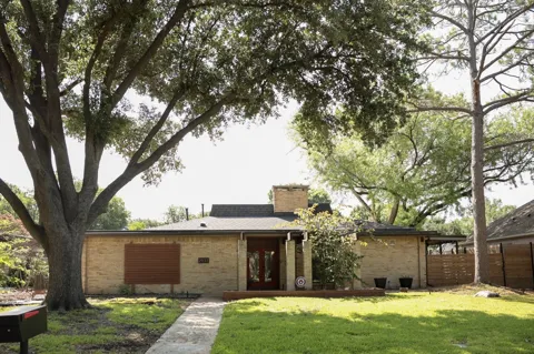 2937 Forest Hills Lane