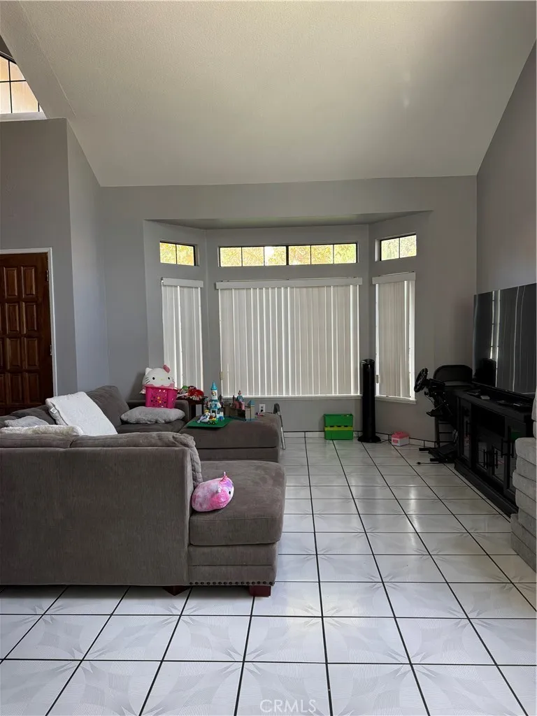 10461 Saltbush Moreno Valley, CA 92557