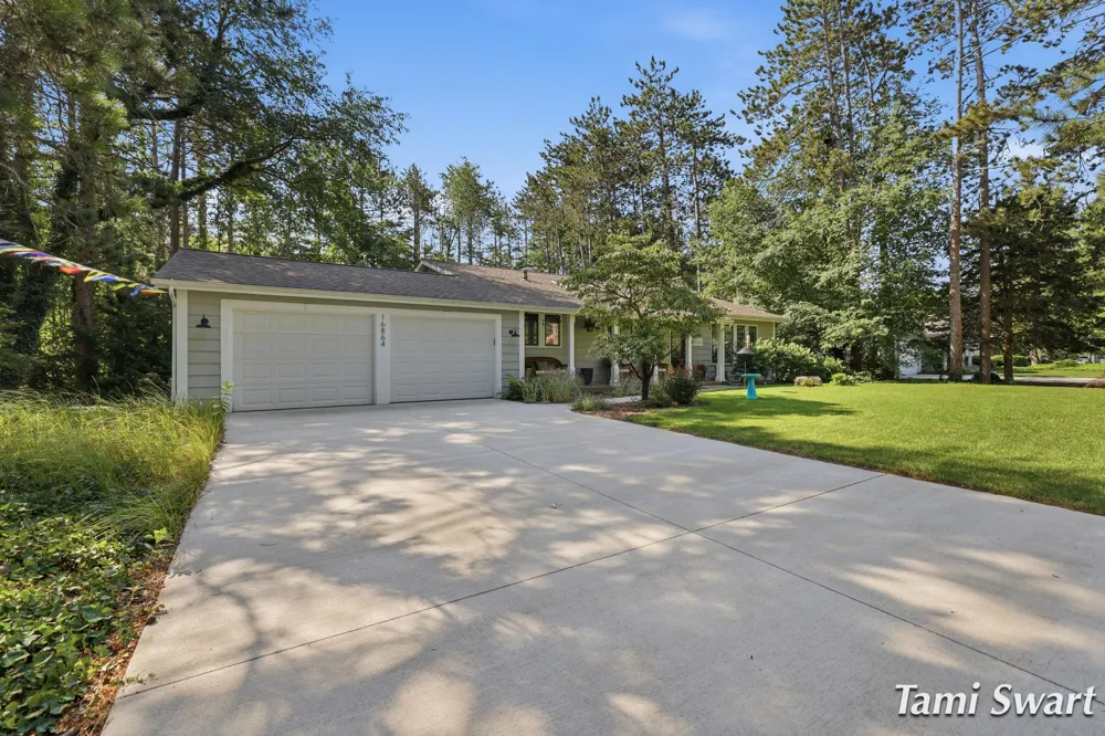 16864 Timber Dunes Drive Grand Haven, MI 49417