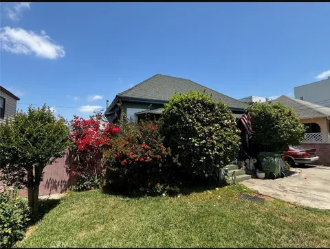 223 E 28th