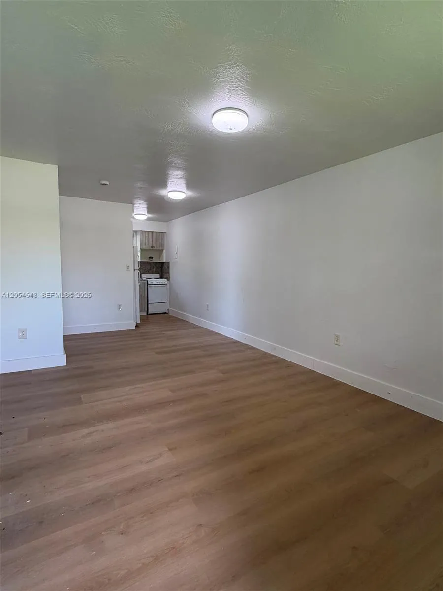 1465 W 28th St #4 Hialeah, FL 33010