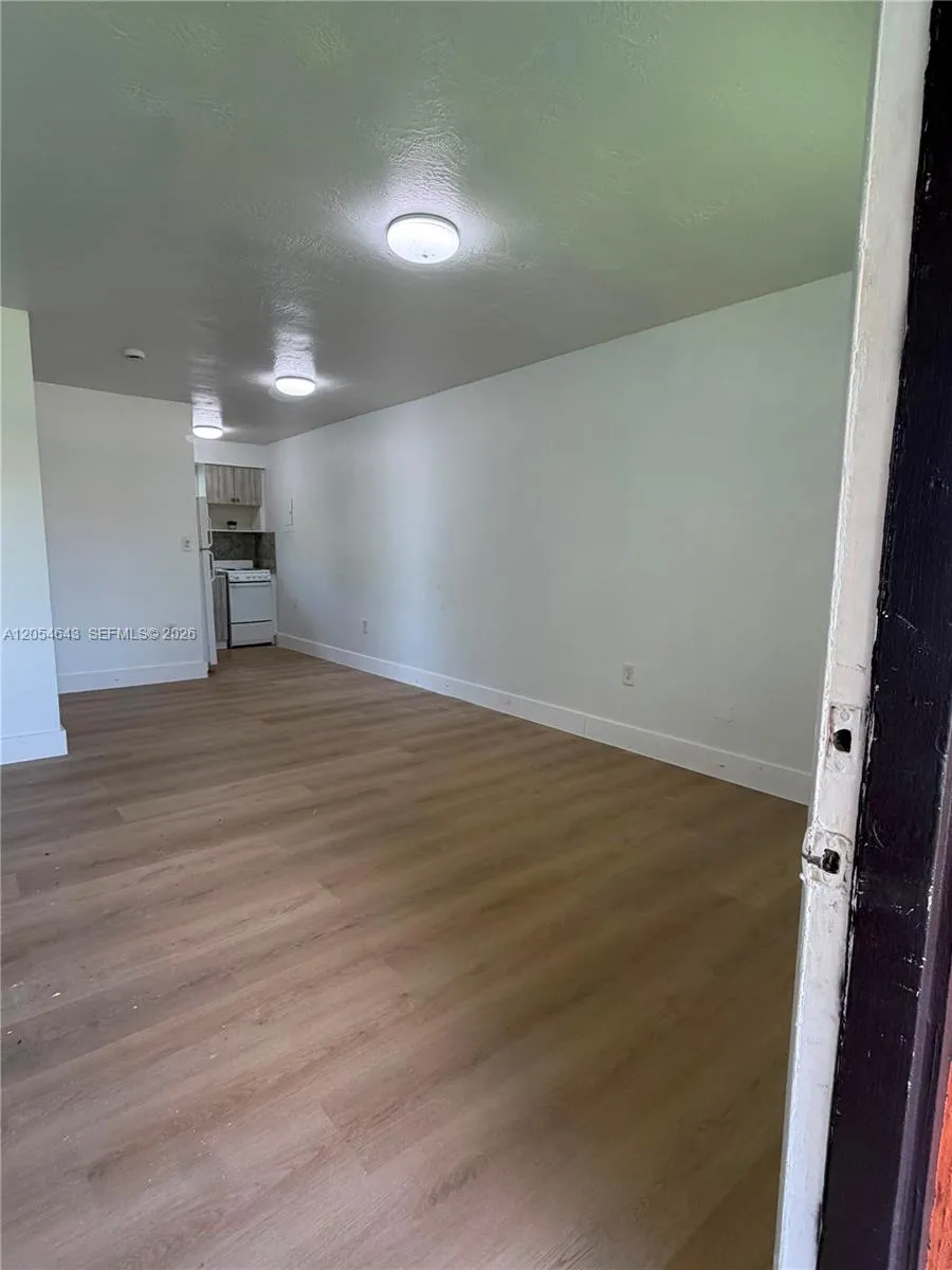 1465 W 28th St #4 Hialeah, FL 33010