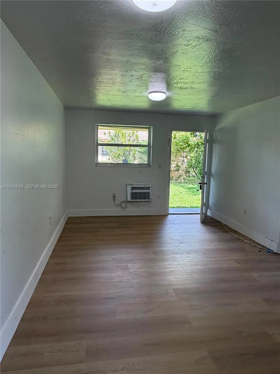 1465 W 28th St #4 Hialeah, FL 33010