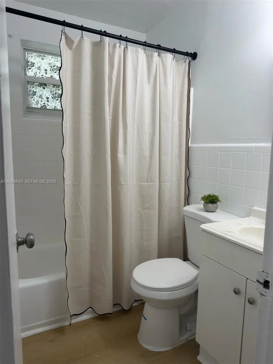 1465 W 28th St #4 Hialeah, FL 33010