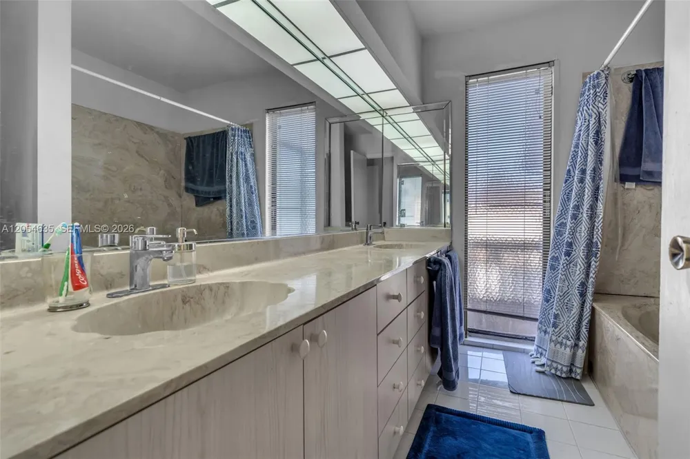 11055 SW 129th Ct Miami, FL 33186