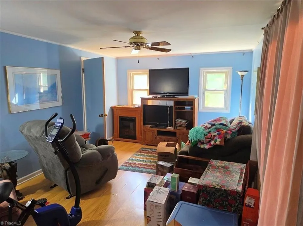 8405 Stafford Mill Road Oak Ridge, NC 27310