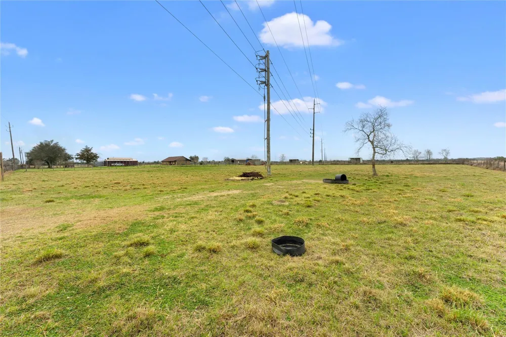 311 County Road 18 Damon, TX 77430