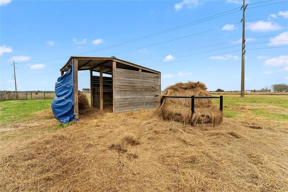 311 County Road 18 Damon, TX 77430