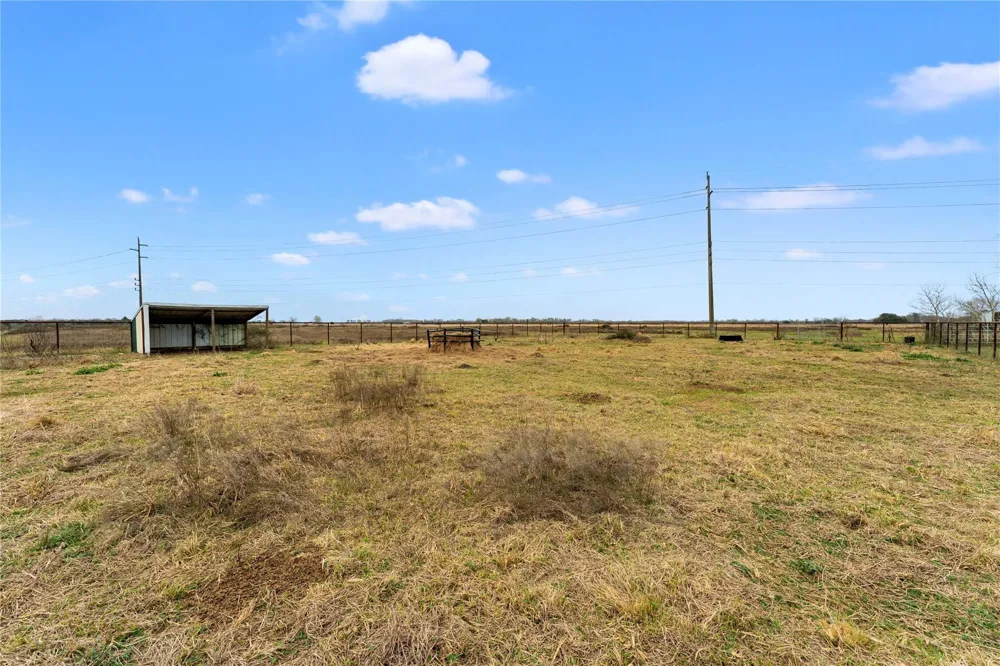 311 County Road 18 Damon, TX 77430