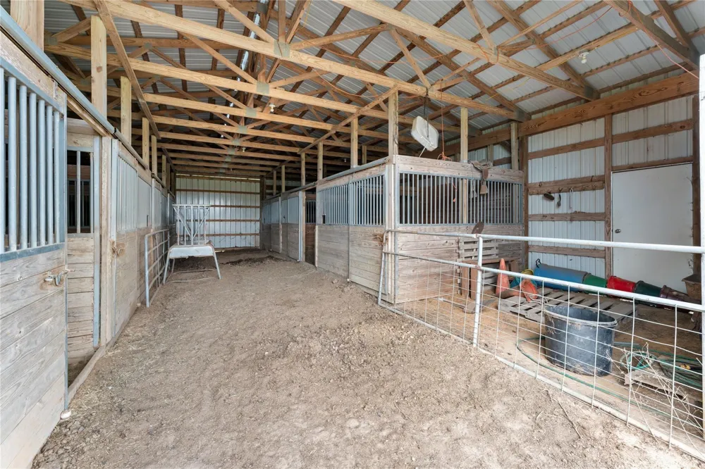 311 County Road 18 Damon, TX 77430
