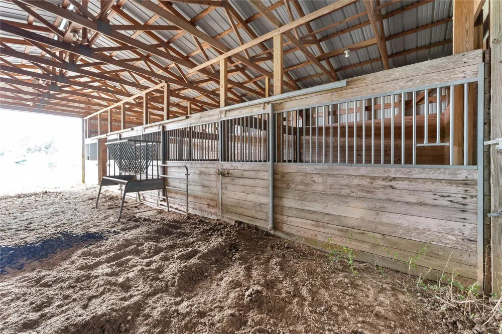 311 County Road 18 Damon, TX 77430