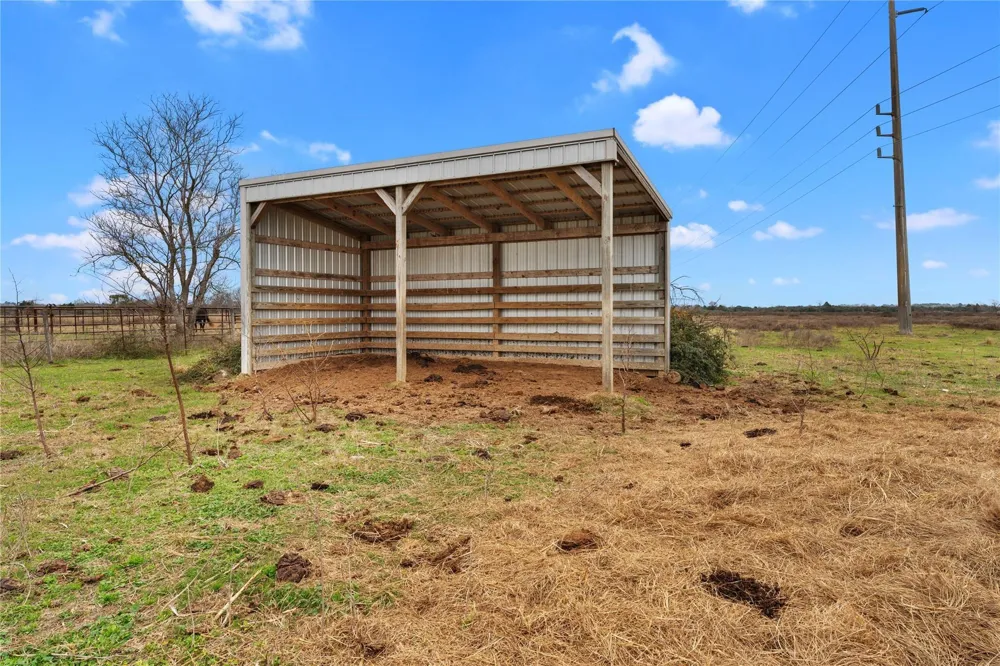 311 County Road 18 Damon, TX 77430
