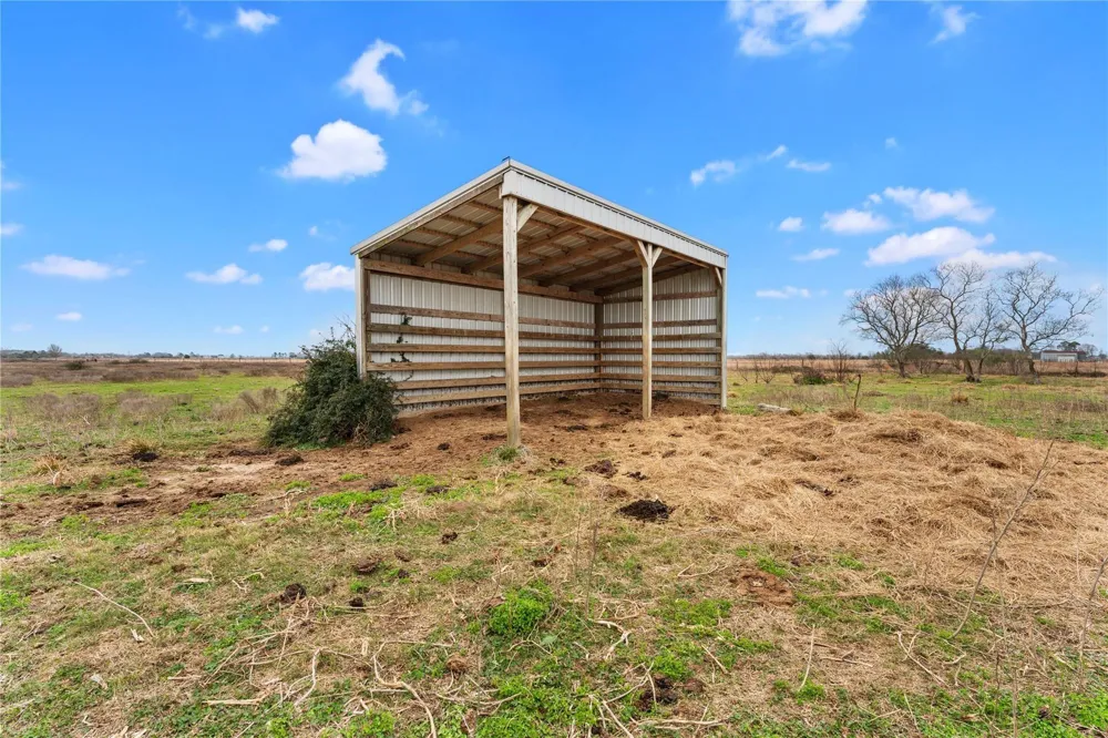 311 County Road 18 Damon, TX 77430