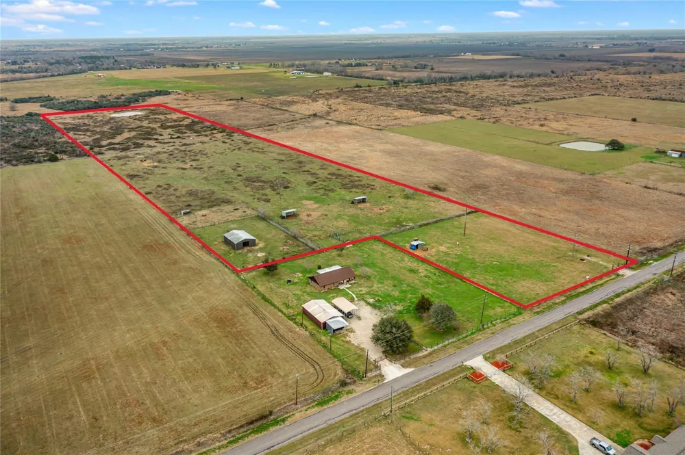 311 County Road 18 Damon, TX 77430