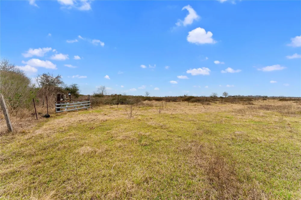 311 County Road 18 Damon, TX 77430